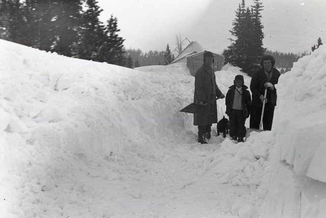 W R Allen, Jon Allen and Fabyan Watrous in front of High-Altitude Observatory, Climax, Colorado